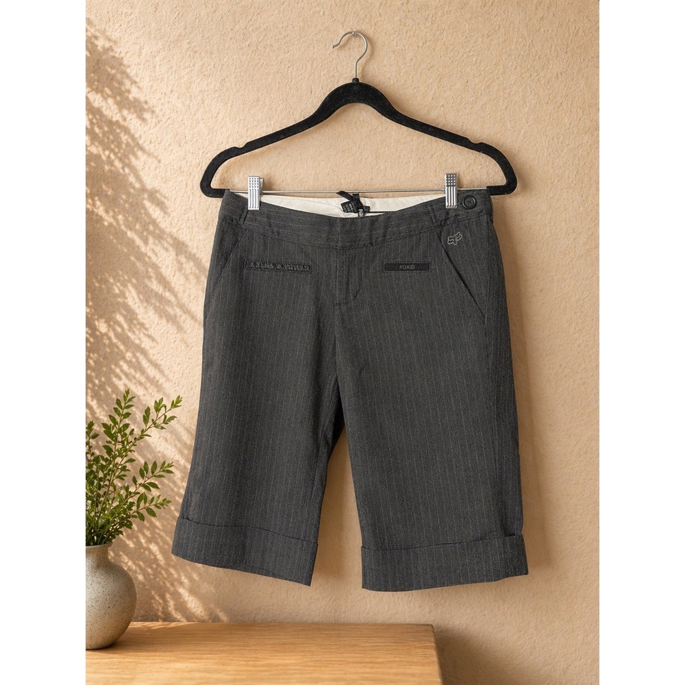 Fox Racing Women Gray Pinstripe Bermuda Shorts Cuffed Low Rise Size 1 Skater Y2K